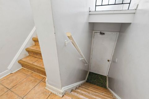 Photo 3 at 74 Calstock Drive, Beaumonde Heights, Toronto