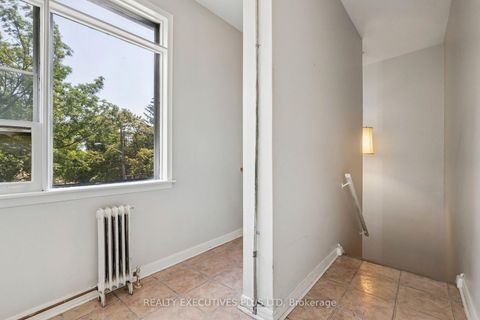 Photo 4 at 74 Calstock Drive, Beaumonde Heights, Toronto