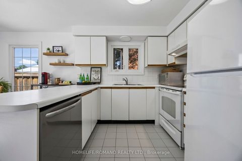 Photo 9 at 54 Links Road, Maple, Vaughan