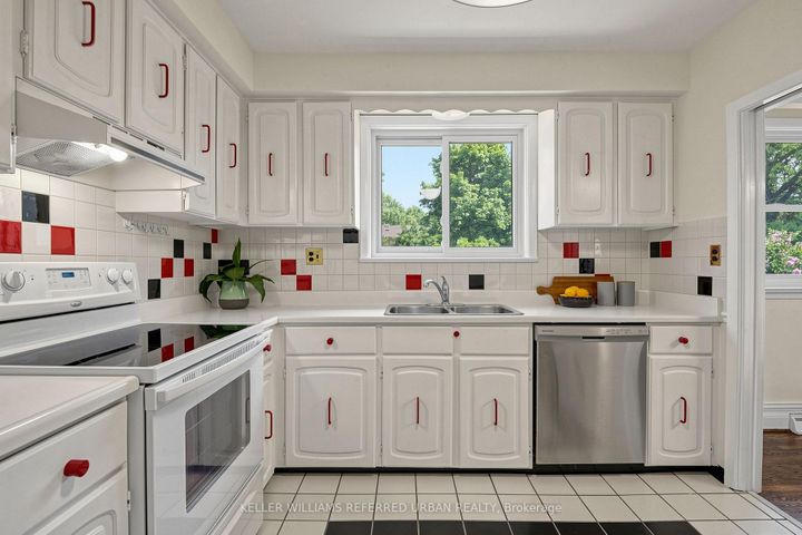 Photo 4 at 79 Heathview Avenue, Bayview Village, Toronto