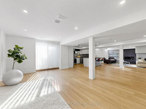 Photo 40 at 2 Eastgate Crescent, Bayview Hill, Richmond Hill