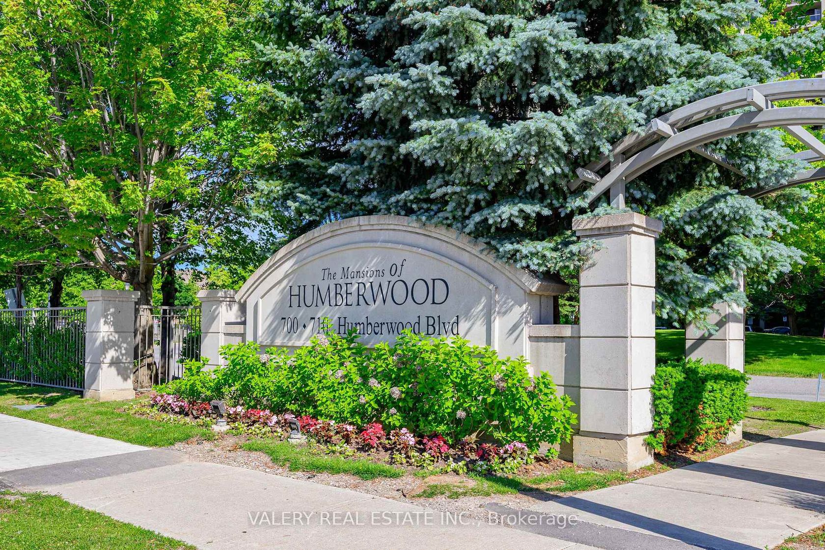 1626 - 700 Humberwood Boulevard, Clairville, Toronto photo number 2