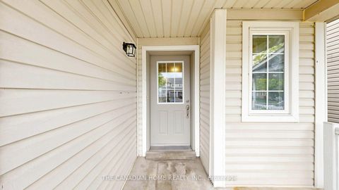 Photo 3 at 31 Laurendale Avenue, Keswick South, Georgina
