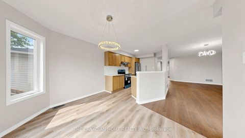 Photo 6 at 31 Laurendale Avenue, Keswick South, Georgina