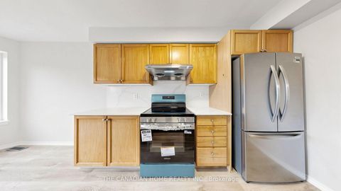 Photo 11 at 31 Laurendale Avenue, Keswick South, Georgina