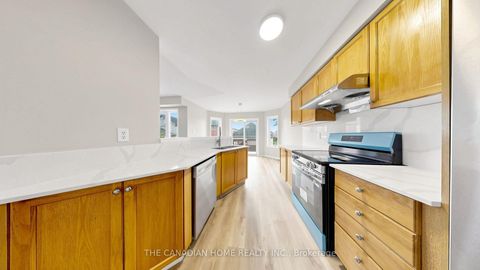 Photo 12 at 31 Laurendale Avenue, Keswick South, Georgina
