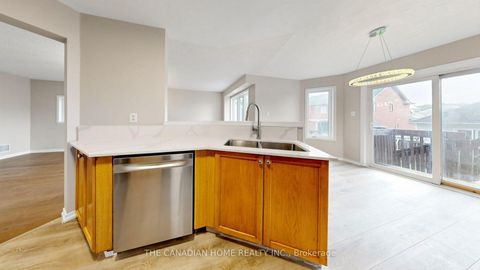 Photo 13 at 31 Laurendale Avenue, Keswick South, Georgina