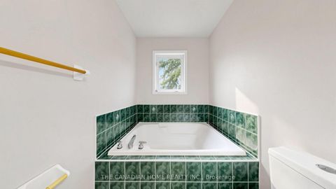 Photo 31 at 31 Laurendale Avenue, Keswick South, Georgina