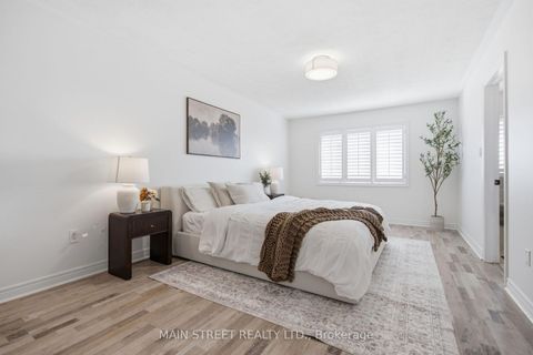 Photo 13 at 90 Four Seasons Crescent, Woodland Hill, Newmarket