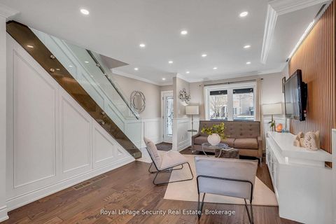 Photo 7 at 67 Northland Avenue, Smythe, Toronto