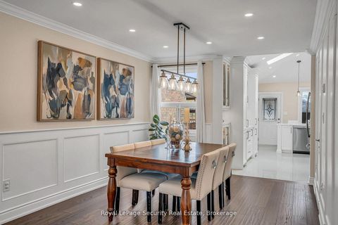 Photo 11 at 67 Northland Avenue, Smythe, Toronto