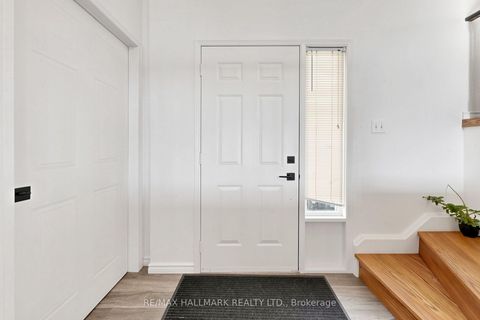 Photo 2 at 90 Barre Drive, Painswick North, Barrie