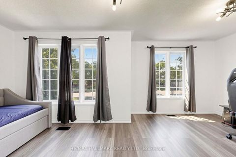 Photo 5 at 90 Barre Drive, Painswick North, Barrie