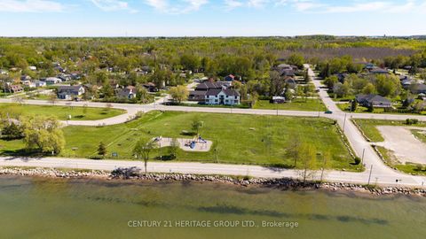 Photo 2 at 802 Willowview Road, Historic Lakeshore Communities, Georgina