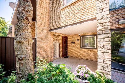 Photo 2 at 38 - 120 Ling Road, West Hill, Toronto