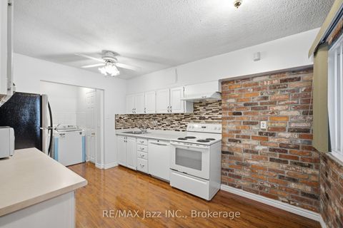 Photo 11 at 38 - 120 Ling Road, West Hill, Toronto