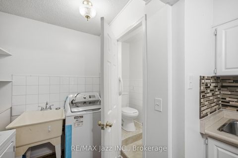Photo 12 at 38 - 120 Ling Road, West Hill, Toronto