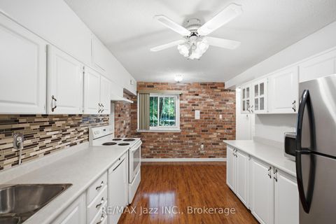 Photo 13 at 38 - 120 Ling Road, West Hill, Toronto