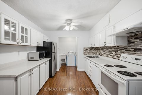 Photo 15 at 38 - 120 Ling Road, West Hill, Toronto