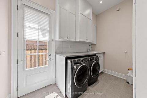 Photo 16 at 4 Community Circle, Willowdale West, Toronto