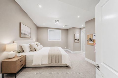 Photo 32 at 4 Community Circle, Willowdale West, Toronto