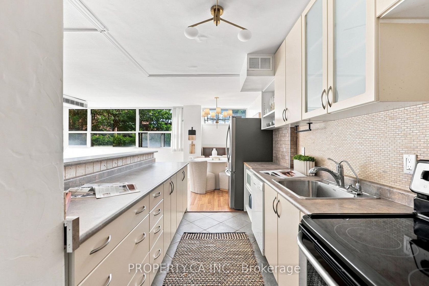 202 - 60 Montclair Avenue, Forest Hill South, Toronto 