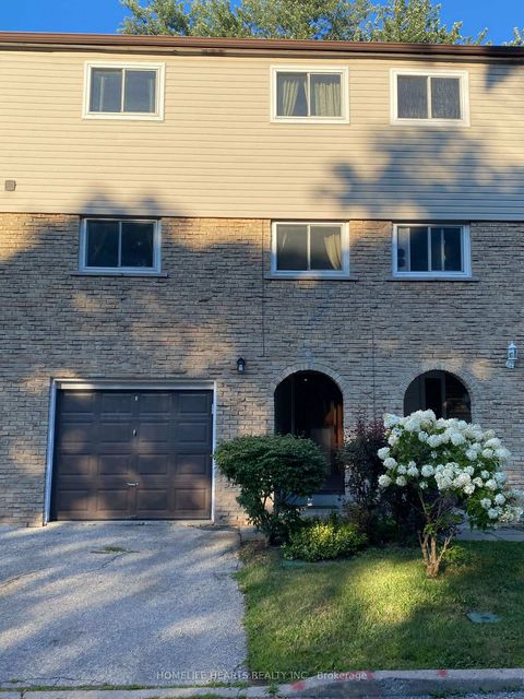Photo 1 at 22 - 21 Rockwood Drive, Cliffcrest, Toronto