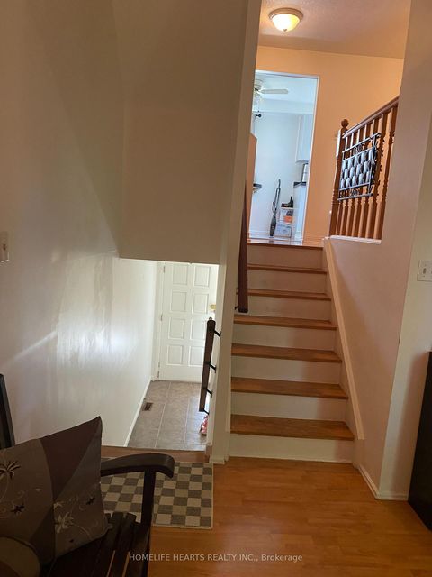 Photo 2 at 22 - 21 Rockwood Drive, Cliffcrest, Toronto