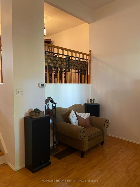 Photo 5 at 22 - 21 Rockwood Drive, Cliffcrest, Toronto
