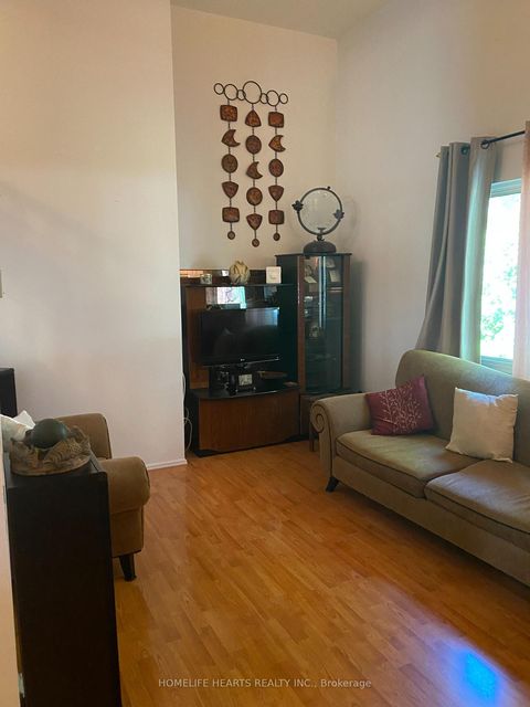 Photo 6 at 22 - 21 Rockwood Drive, Cliffcrest, Toronto