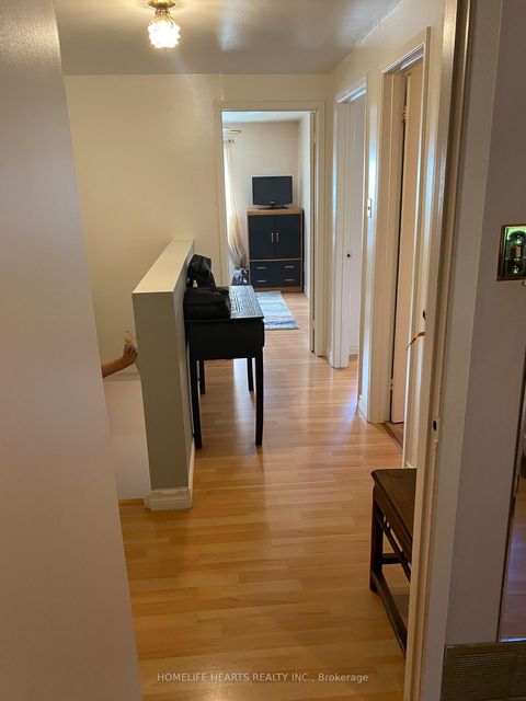 Photo 12 at 22 - 21 Rockwood Drive, Cliffcrest, Toronto