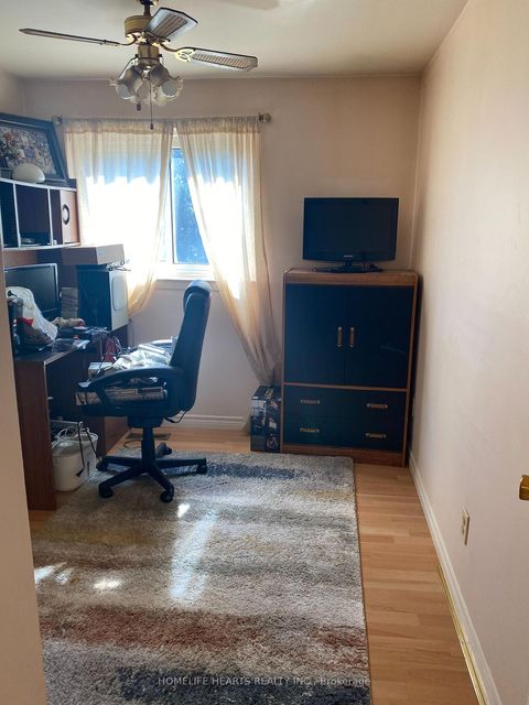 Photo 17 at 22 - 21 Rockwood Drive, Cliffcrest, Toronto