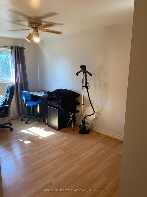 Photo 18 at 22 - 21 Rockwood Drive, Cliffcrest, Toronto
