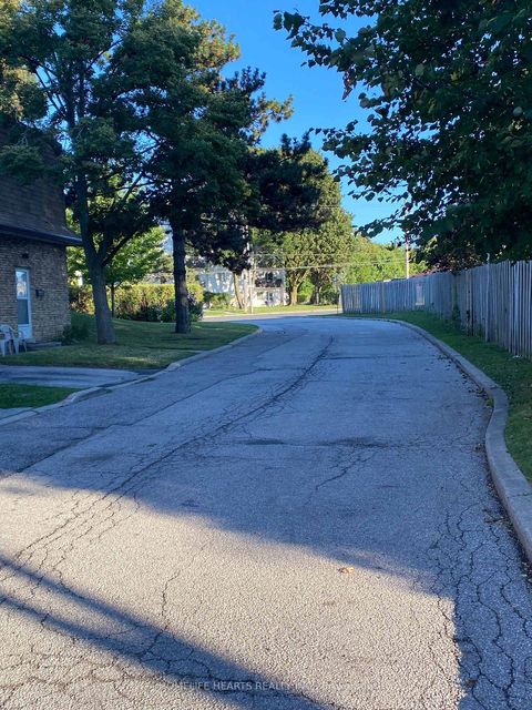 Photo 28 at 22 - 21 Rockwood Drive, Cliffcrest, Toronto