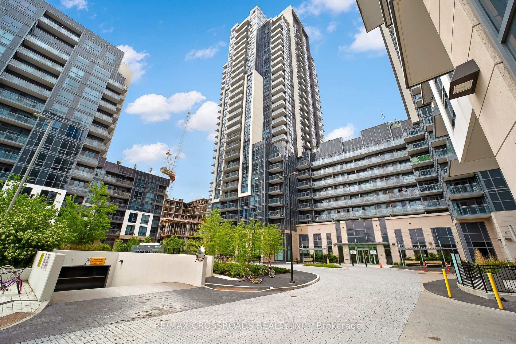 633 - 20 Meadowglen Place, Woburn, Toronto photo number 2
