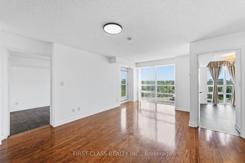 Photo 3 at 922 - 35 Hollywood Avenue, Willowdale East, Toronto