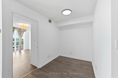 Photo 10 at 922 - 35 Hollywood Avenue, Willowdale East, Toronto