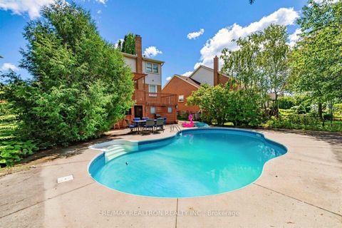 Photo 32 at 416 Alex Doner Drive, Glenway Estates, Newmarket