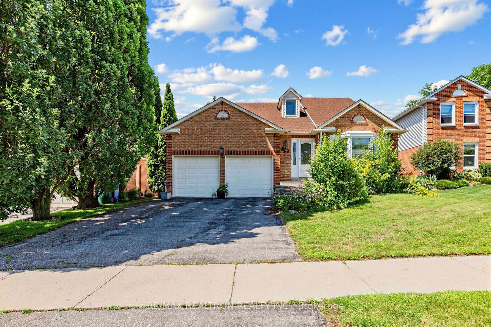 416 Alex Doner Drive, Glenway Estates, Newmarket photo 0
