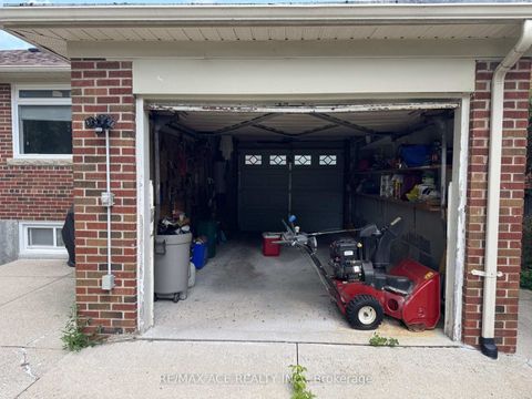 Photo 6 at 39 Oak Avenue, South Richvale, Richmond Hill