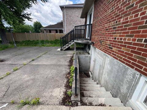 Photo 7 at 39 Oak Avenue, South Richvale, Richmond Hill