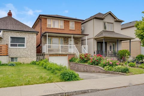 Photo 1 at 5 Homeview Avenue, Smythe, Toronto