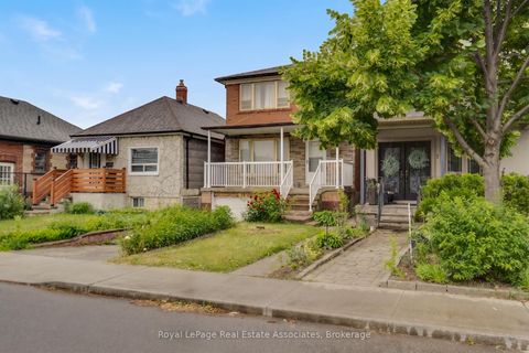 Photo 2 at 5 Homeview Avenue, Smythe, Toronto