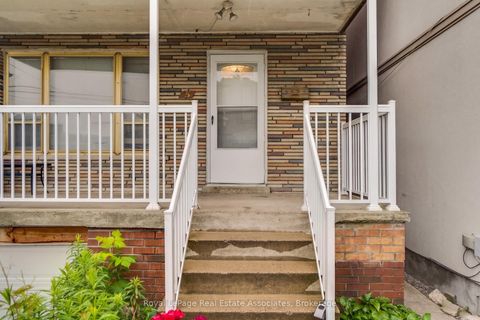 Photo 4 at 5 Homeview Avenue, Smythe, Toronto