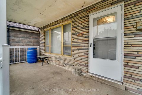 Photo 5 at 5 Homeview Avenue, Smythe, Toronto