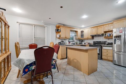 Photo 11 at 5 Homeview Avenue, Smythe, Toronto