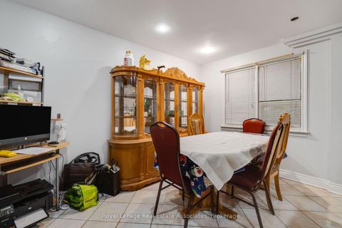 Photo 12 at 5 Homeview Avenue, Smythe, Toronto