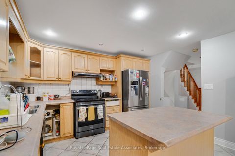 Photo 14 at 5 Homeview Avenue, Smythe, Toronto