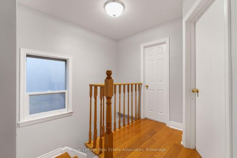 Photo 16 at 5 Homeview Avenue, Smythe, Toronto