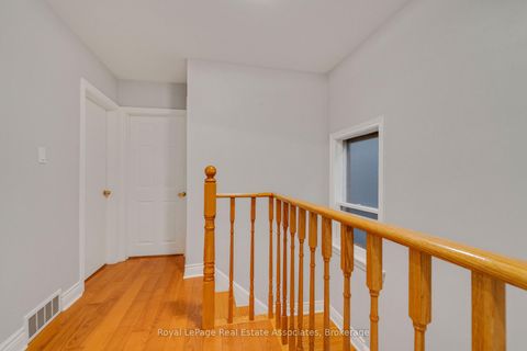 Photo 17 at 5 Homeview Avenue, Smythe, Toronto